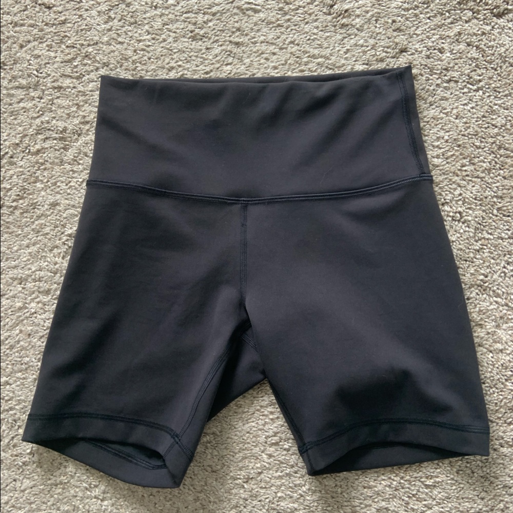 NWOT Lululemon Wunder Train High Rise shorts
